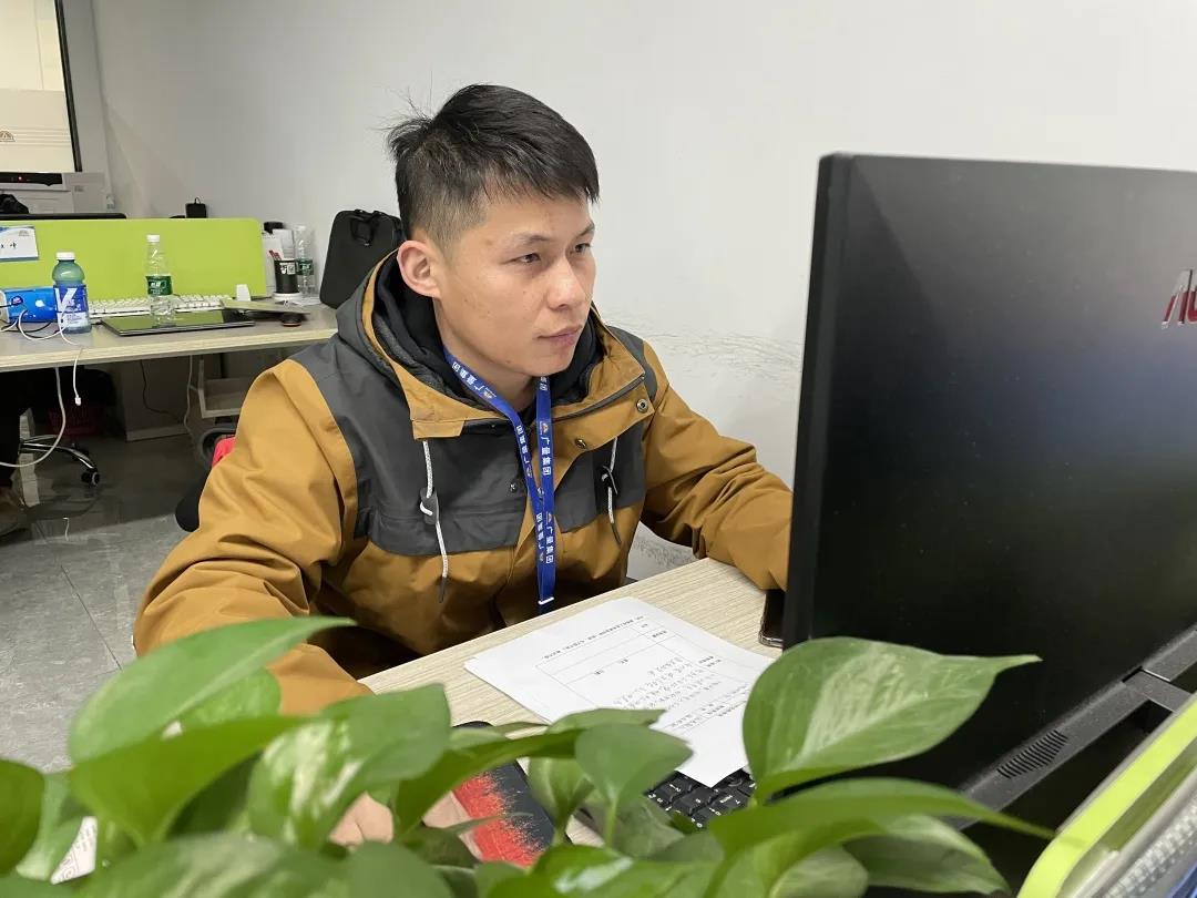 喜讯丨尊龙体育测绘公司熊慈斌喜提“广东省手艺能手”声誉称呼！