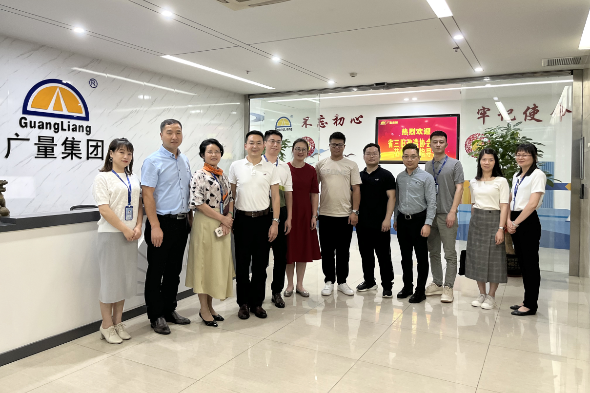 广东省三旧刷新协会秘书长田灼烁一行走访调研尊龙体育集团