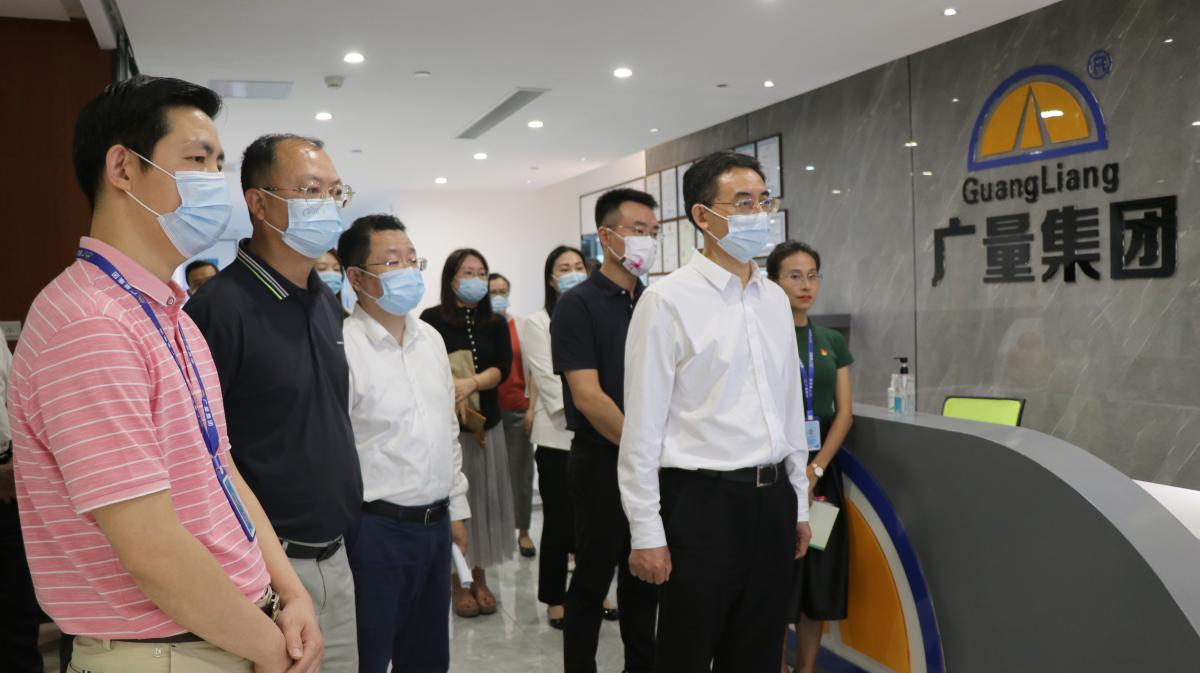 东莞市人大常委会潘新潮副主任莅临尊龙体育集团调研