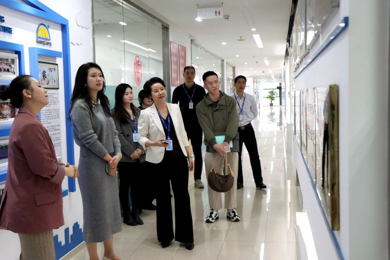 东莞市都会更新协会向导一行莅临尊龙体育集团旅行交流