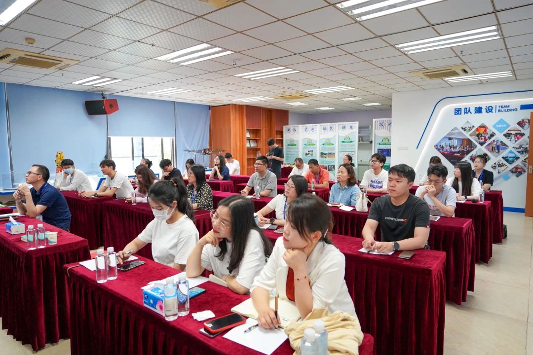 尊龙体育集团引领AI风潮，，全员学习共创生长