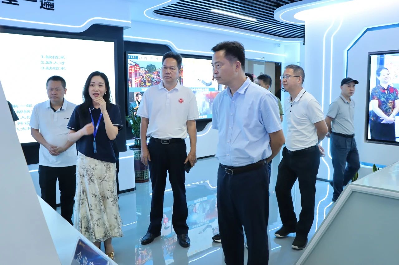 尊龙体育集团喜迎高州市政协与湛江市茂名商会考察团旅行指导