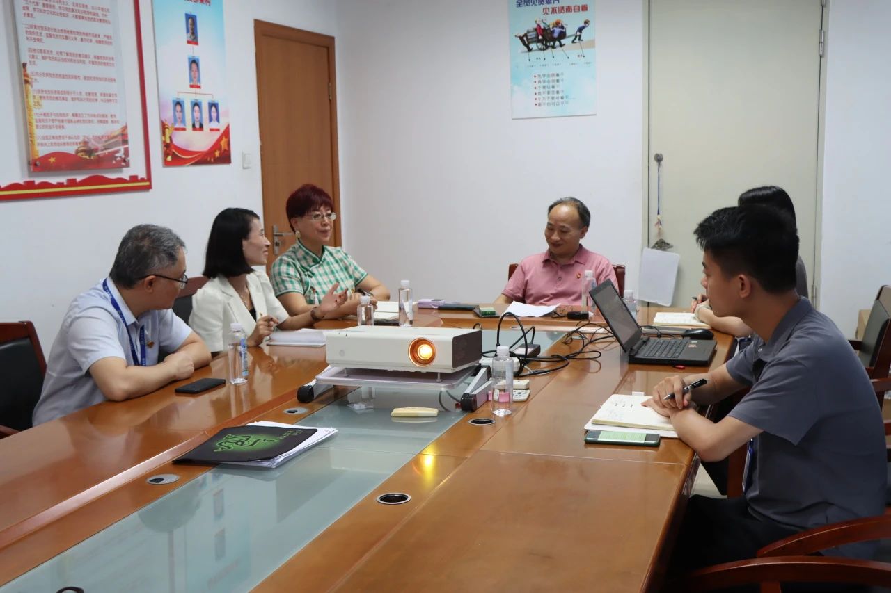 党旗飘扬，，，，共庆绚烂