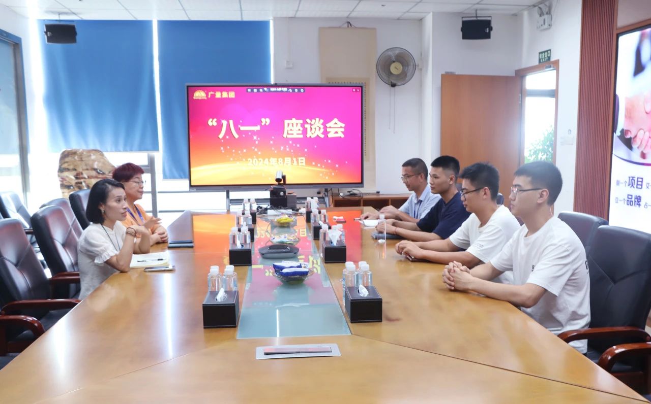 致敬军旅荣光，，，，，，共庆“八一”佳节